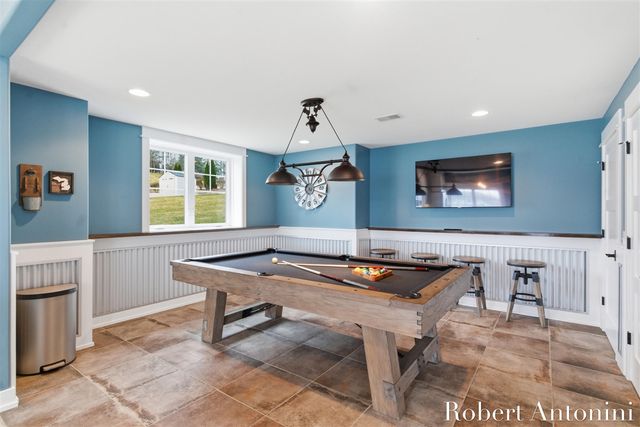 162 Lakeview Drive, Wayland, MI 49348