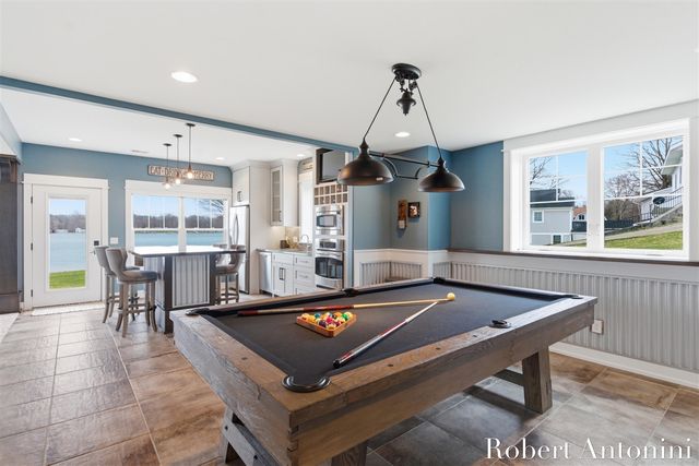 162 Lakeview Drive, Wayland, MI 49348