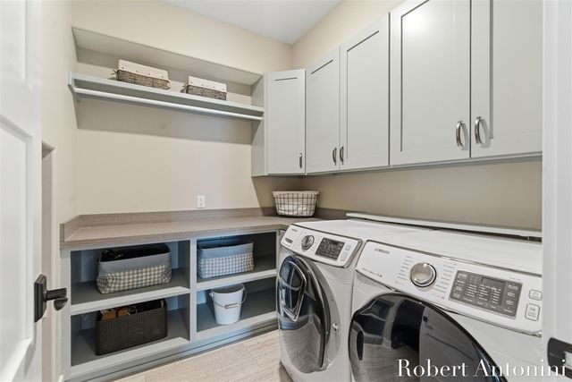 162 Lakeview Drive, Wayland, MI 49348