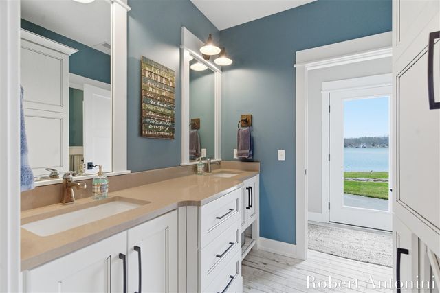 162 Lakeview Drive, Wayland, MI 49348