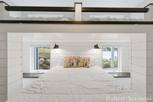 162 Lakeview Drive, Wayland, MI 49348