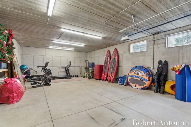 162 Lakeview Drive, Wayland, MI 49348