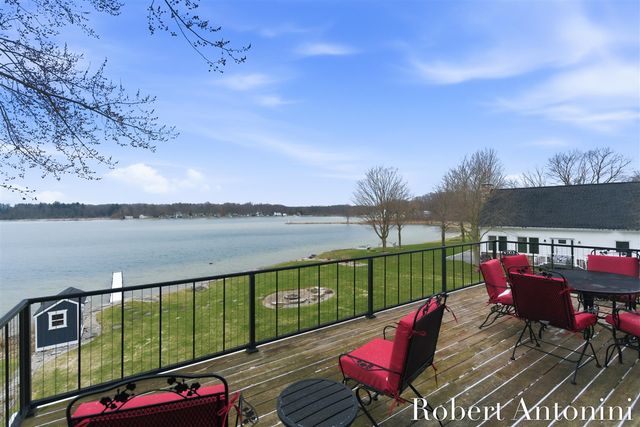 162 Lakeview Drive, Wayland, MI 49348