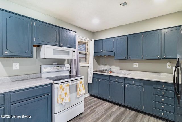 1030 Meadow Hill Rd, Louisville, KY 40219