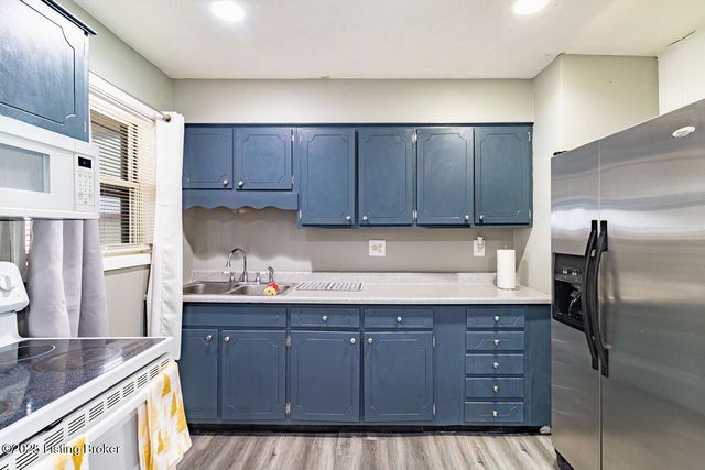 1030 Meadow Hill Rd, Louisville, KY 40219