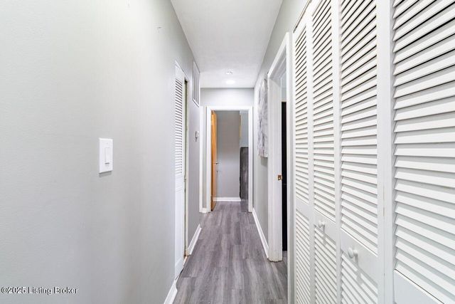 1030 Meadow Hill Rd, Louisville, KY 40219