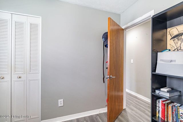 1030 Meadow Hill Rd, Louisville, KY 40219