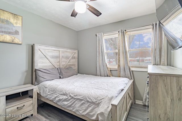 1030 Meadow Hill Rd, Louisville, KY 40219