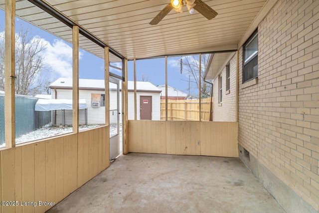 1030 Meadow Hill Rd, Louisville, KY 40219