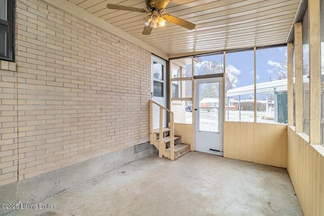 1030 Meadow Hill Rd, Louisville, KY 40219