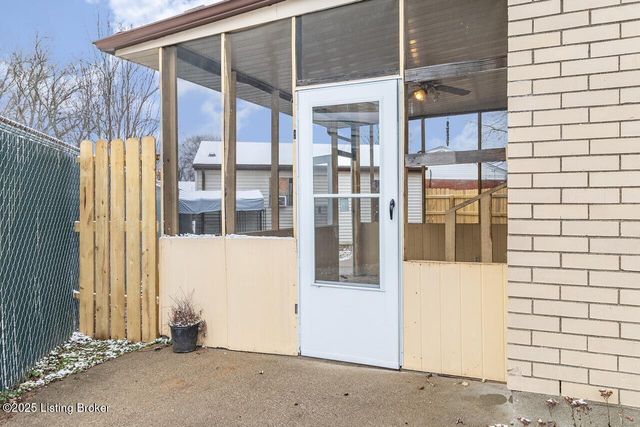 1030 Meadow Hill Rd, Louisville, KY 40219