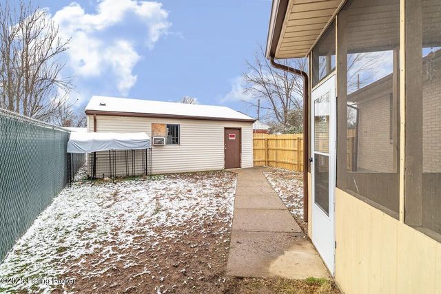 1030 Meadow Hill Rd, Louisville, KY 40219