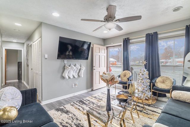 1030 Meadow Hill Rd, Louisville, KY 40219