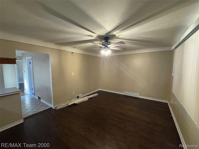 8401 Nightingale Street, Dearborn Heights, MI 48127