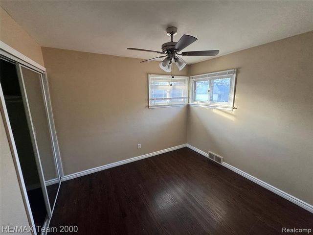 8401 Nightingale Street, Dearborn Heights, MI 48127