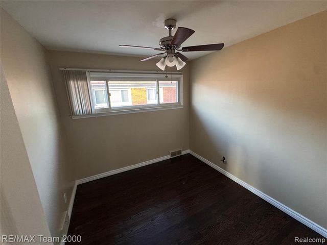 8401 Nightingale Street, Dearborn Heights, MI 48127