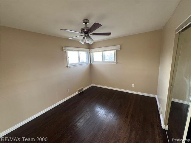 8401 Nightingale Street, Dearborn Heights, MI 48127