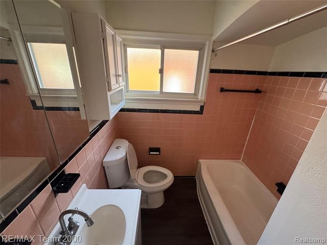 8401 Nightingale Street, Dearborn Heights, MI 48127