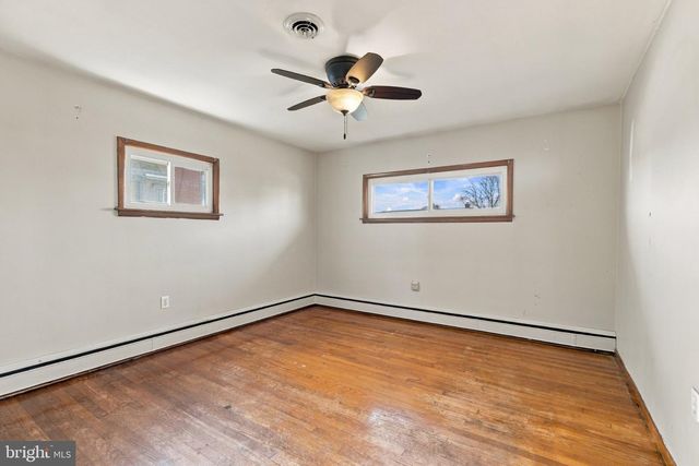 120 S POPLAR ST, Gibbstown, NJ 08027