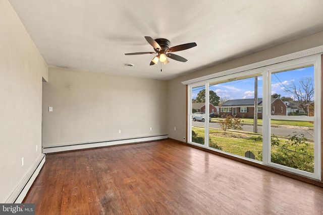 120 S POPLAR ST, Gibbstown, NJ 08027
