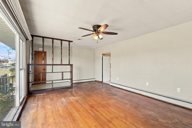 120 S POPLAR ST, Gibbstown, NJ 08027