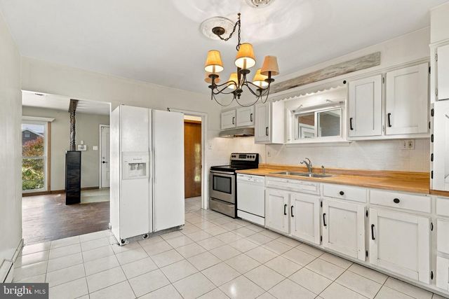 120 S POPLAR ST, Gibbstown, NJ 08027
