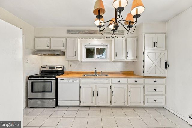 120 S POPLAR ST, Gibbstown, NJ 08027