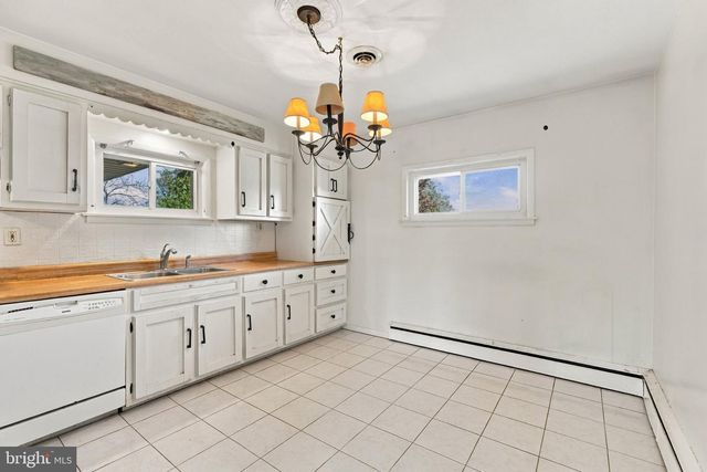 120 S POPLAR ST, Gibbstown, NJ 08027