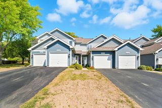 519 Woodcrest Drive 519, Mundelein, IL 60060