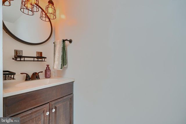 638 S STREEPER ST, Baltimore, MD 21224