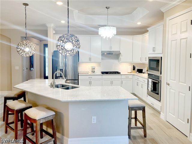 1975 Mustique ST, Naples, FL 34120