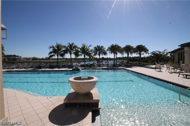 1975 Mustique ST, Naples, FL 34120