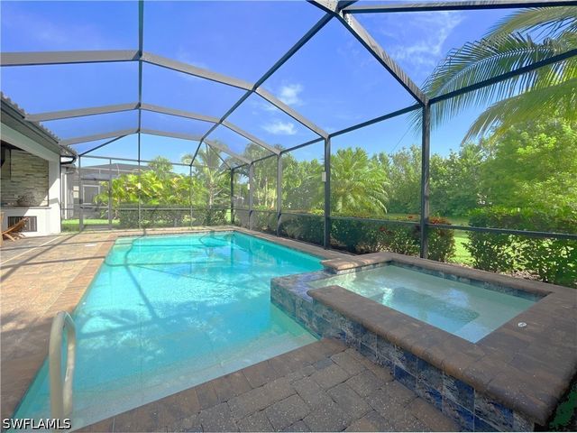 1975 Mustique ST, Naples, FL 34120
