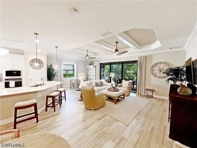 1975 Mustique ST, Naples, FL 34120