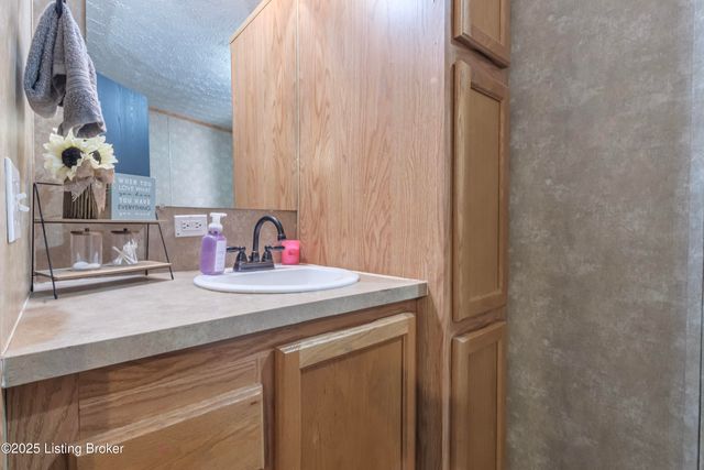 380 N Cave Springs Rd, Mcdaniels, KY 40152