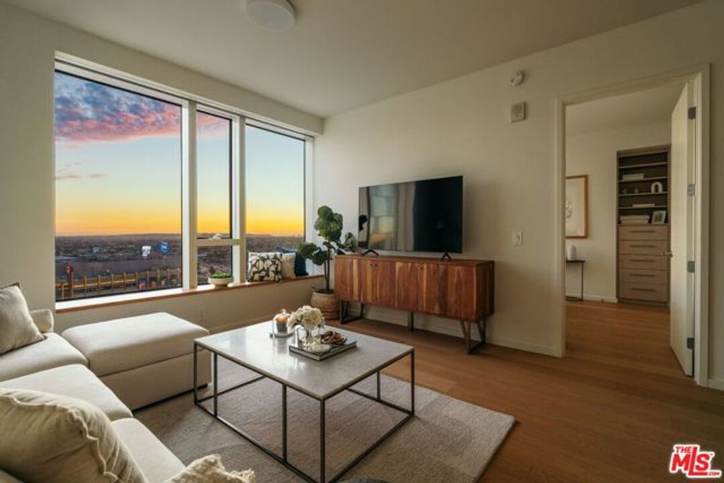 889 Francisco Street 1801, Los Angeles, CA 90017