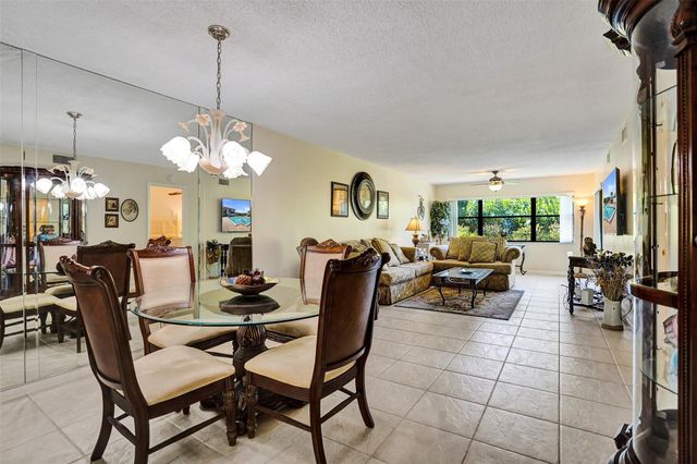 7689 Tahiti Ln 104, Lake Worth, FL 33467