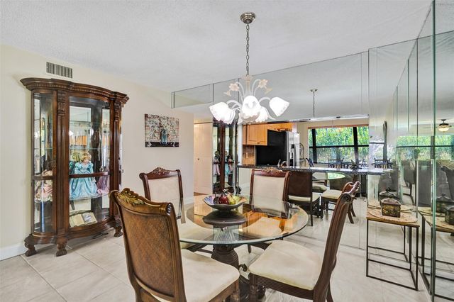 7689 Tahiti Ln 104, Lake Worth, FL 33467