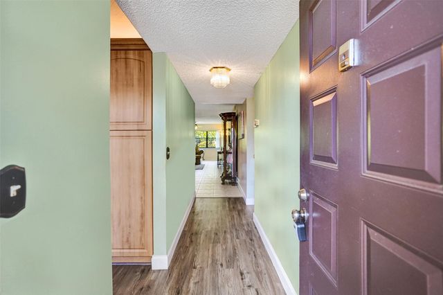 7689 Tahiti Ln 104, Lake Worth, FL 33467