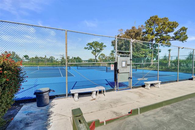 7689 Tahiti Ln 104, Lake Worth, FL 33467