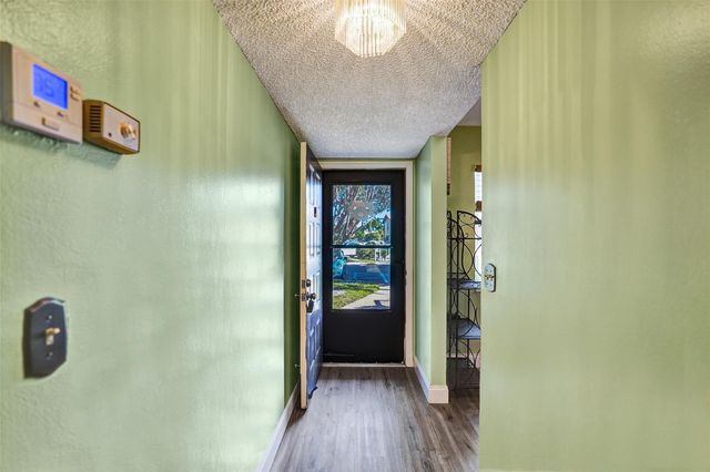 7689 Tahiti Ln 104, Lake Worth, FL 33467