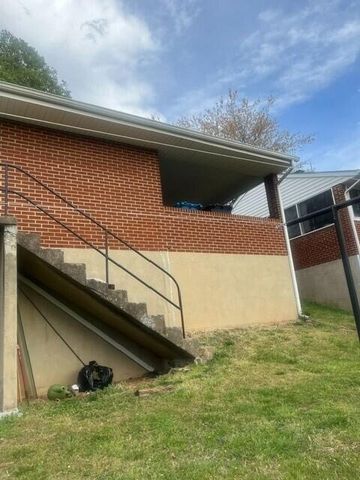 1832 Malvern RD SW, Roanoke, VA 24015