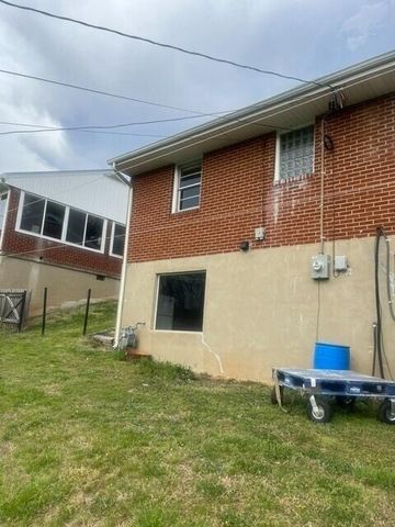 1832 Malvern RD SW, Roanoke, VA 24015