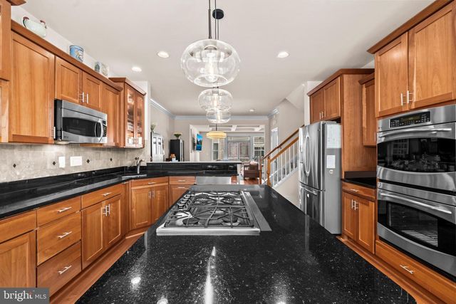 2613 S KENMORE CT, Arlington, VA 22206