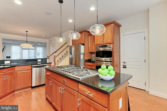 2613 S KENMORE CT, Arlington, VA 22206