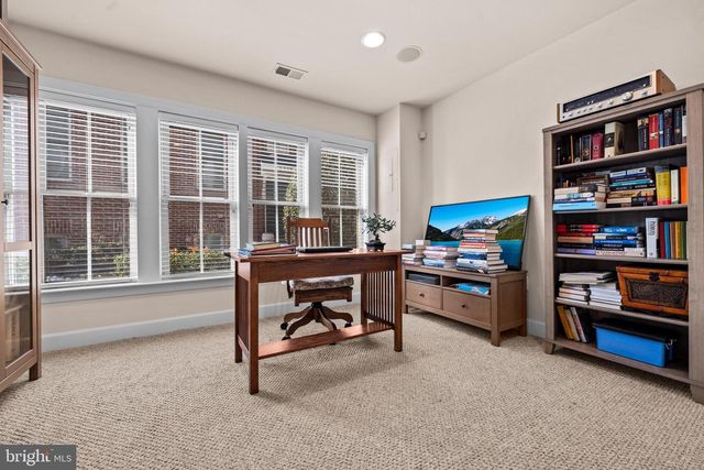 2613 S KENMORE CT, Arlington, VA 22206