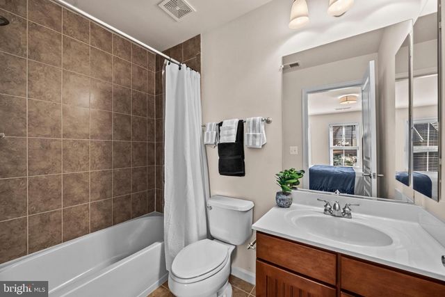 2613 S KENMORE CT, Arlington, VA 22206