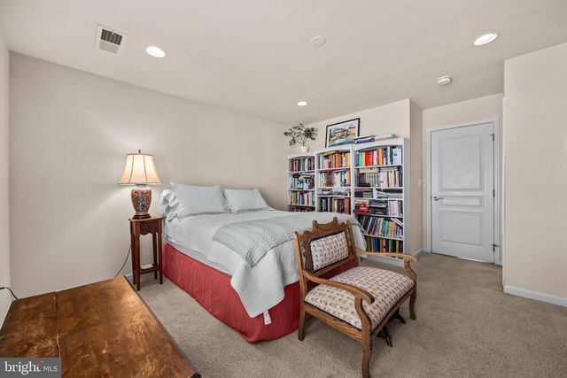 2613 S KENMORE CT, Arlington, VA 22206