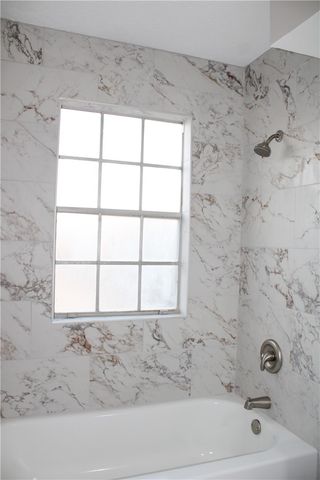 1001 W Bayview Blvd W B, Portland, TX 78374