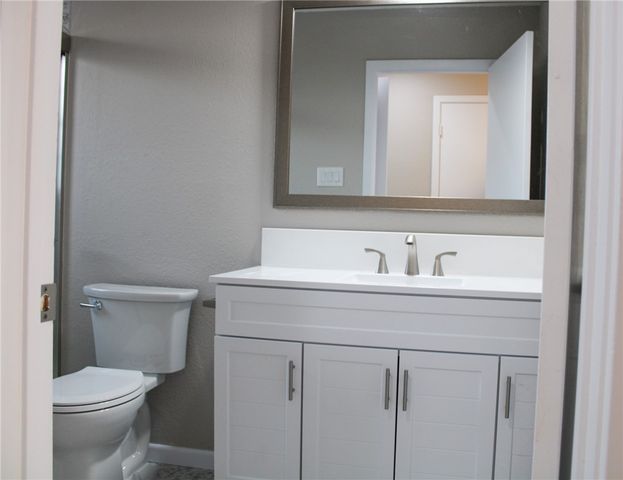 1001 W Bayview Blvd W B, Portland, TX 78374